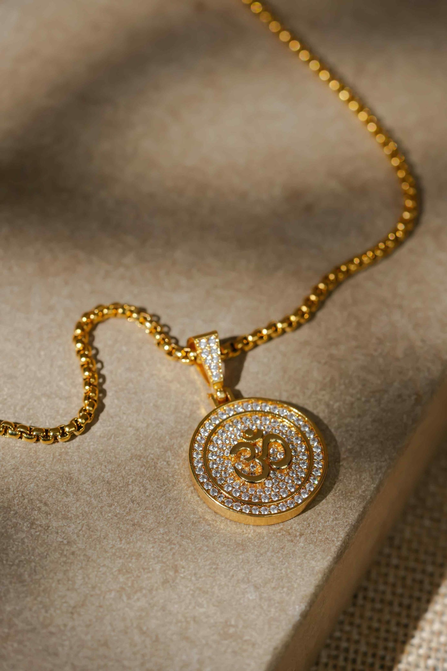 Om Symbol Dimond Pendant With Chain